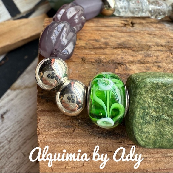 Green Jasper aventurine beaded hand crafted statement bracelet - Picture 4 of 4